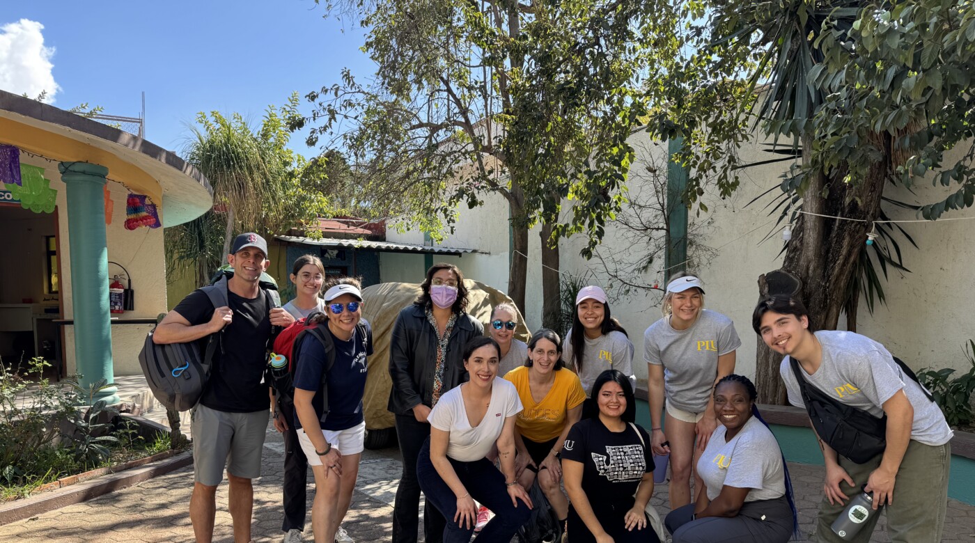 Students in Oaxaca in a group